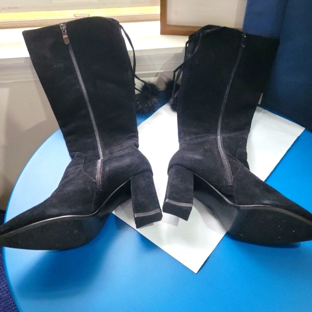 Velvet black boots